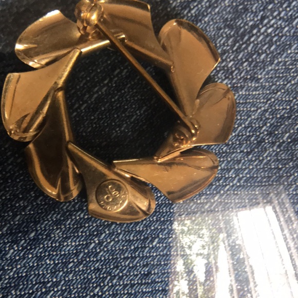 Unique Vintage Classic Leafy Wreath Shape 14kt/1/20 Gold filled, signed brooch. - Picture 4 of 8